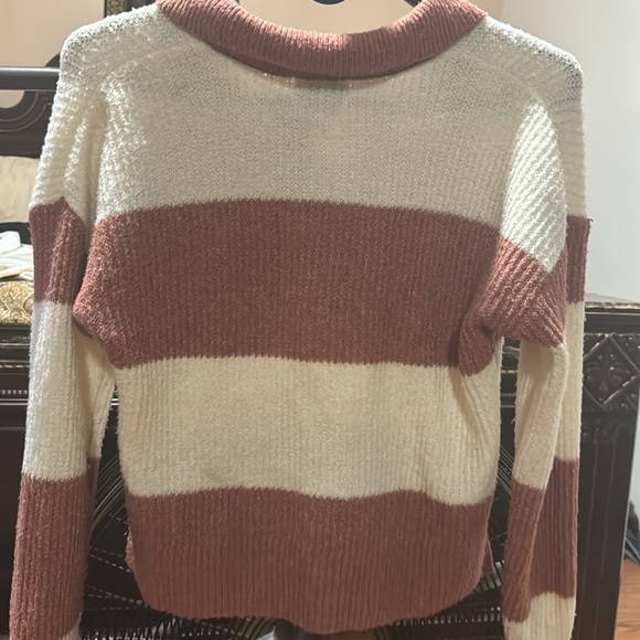 American Eagle Size M sweater top - Picture 2 of 2